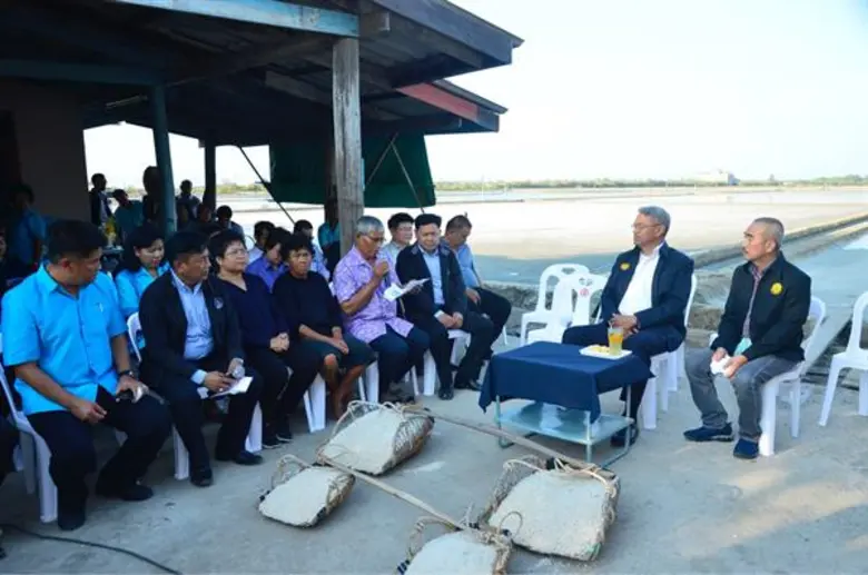   “อาจารย์ยักษ์” เร่งช่วยเหลือชาวนาเกลือทะเล หนุนยกระดับพัฒนาระบบสหกรณ์ให้เข้มแข็ง ดันคุณภาพเกลือไทยให้เป็นที่รู้จักในตลาดโลก พร้อมส่งเสริมแปรรูปเกลือทะเลผลิตสารทำฝนหลวงเพิ่มขึ้น หวังเพิ่มช่องทางการตลาดให้เกษตรกร