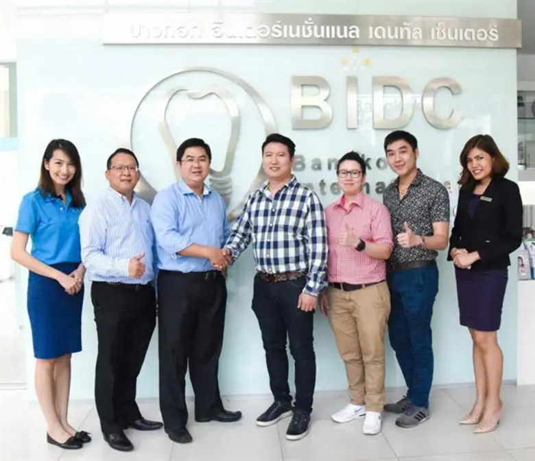 ทพ.พรศักดิ์ ตันตาปกุล (ที่ 3 จากซ้าย) ประ...