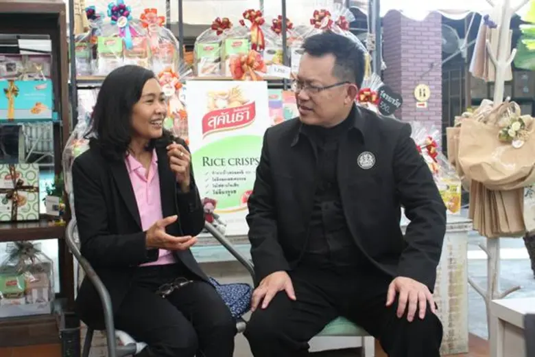 “รมช.อุตฯ”ลงพื้นที่เยี่ยมชม 2 สถานประกอบการเมืองเพชรบุรี ตอกย้ำมาตรการเสริมแกร่งเอสเอ็มอีตามแนวประชารัฐ