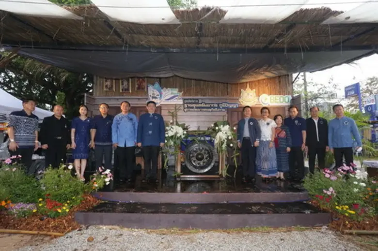 พลเอกสุรศักดิ์ กาญจนรัตน์ รัฐมนตรีว่าการก...