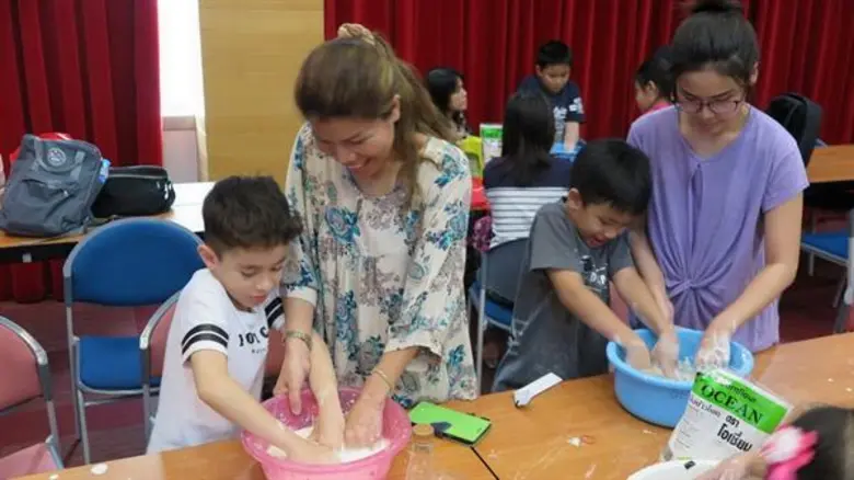 นานมีบุ๊คส์ ชวนน้องเล่นสนุกสวมบทนักวิทย์น้อย ออกสำรวจหาความรู้ ในกิจกรรม Family Fun Sundays ตอน นักวิทย์น้อยสำรวจนอกห้องเรียน