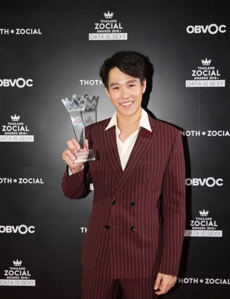 ขอแสดงความยินดีกับละครเรื่อง "หลงไฟ" ช่อง...