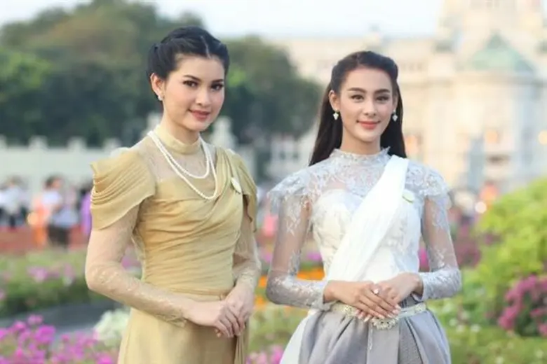 ดาราช่อง 8 สุดภูมิใจ! ร่วมสืบสานวัฒนธรรมไทยแต่งชุดไทยย้อนยุค เที่ยวงานอุ่นไอรัก คลายความหนาว