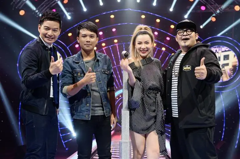 ทีวีไกด์: รายการ “ร้องแลก แจกเงิน Singer Takes It All” (ซิงเกอร์ เทคอิท ออล) “ออย แสงศิลป์” ยิ้มปริ่ม เจอแฟนพันธุ์แท้กลางเวที “ร้องแลก แจกเงินฯ”