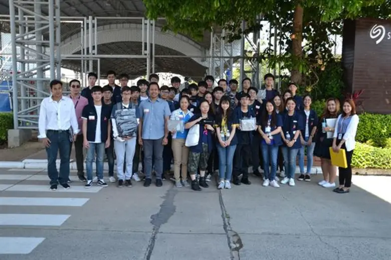ทีมวิศวกรโรงงานซีเกทโคราชต้อนรับคณะอาจารย...