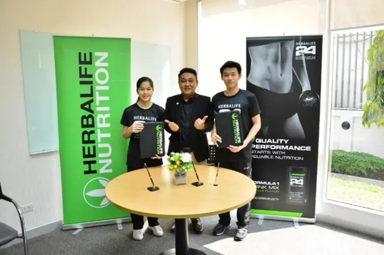 เฮอร์บาไลฟ์ นิวทริชั่น แต่งตั้งสองนักแบดมินตันเยาวชนมือวางอันดับโลก เสริมทัพแบรนด์แอมบาสเดอร์ ร่วมสนับสนุนการเล่นกีฬาและโภชนาการเพื่อสุขภาพที่ดีในหมู่เยาวชน