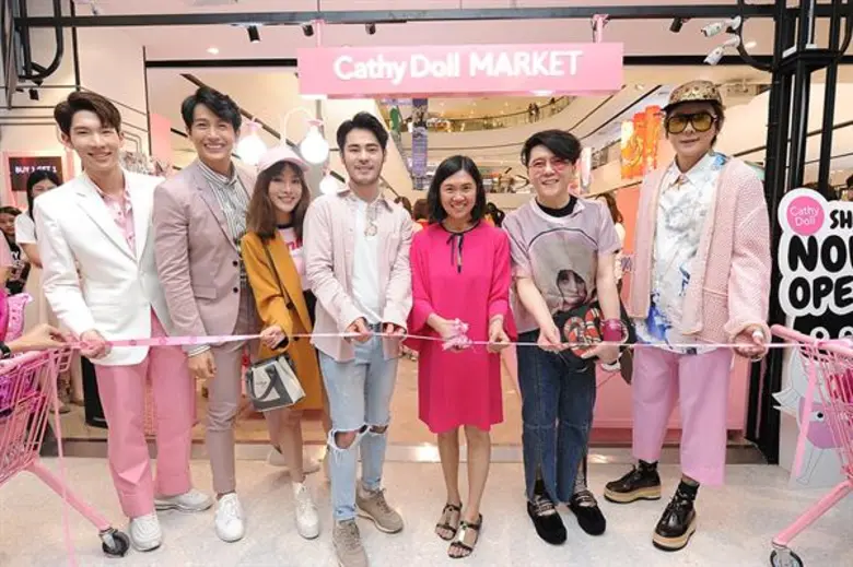 คาร์มาร์ทตอกย้ำความสำเร็จ เปิดช็อป Cathy Doll แห่งแรกของเมืองไทย  จัดงาน Grand Opening Cathy Doll MARKET เซ็นทรัลปิ่นเกล้า...พร้อมเหล่าเซเลบร่วมยินดี