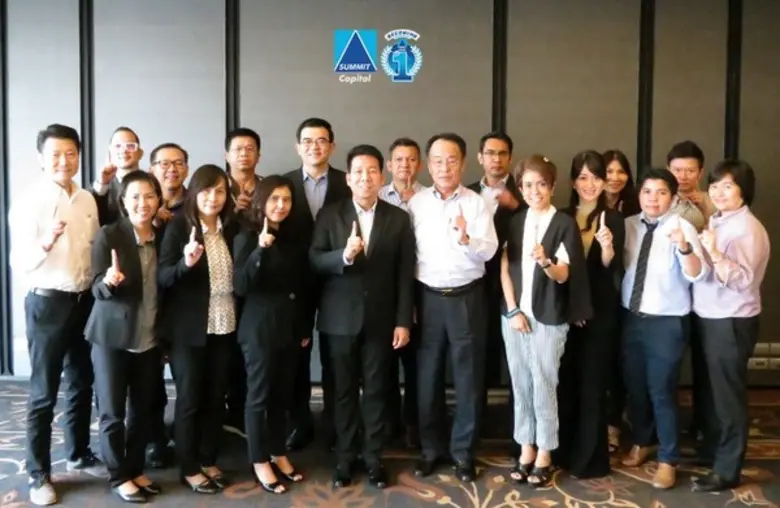 วิชิต พยุหนาวีชัย (ที่ 5 จากซ้าย) ประธานเ...