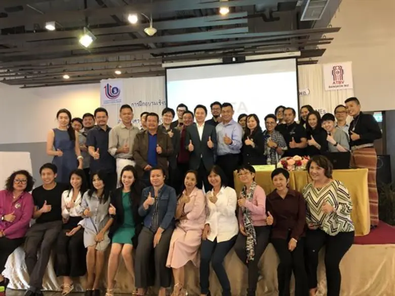 คุณศุภกิจ งามจิตรเจริญ (กลาง) ประธานเจ้าห...