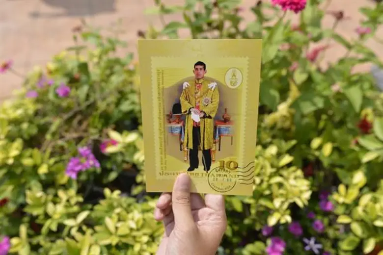 ไปรสนีย์กรุงสยาม ชวนเป็นเจ้าของไปรษณียบัตรภาพ 3 รัชกาลแห่งกรุงรัตนโกสินทร์ พร้อมโปรโมชั่นพิเศษโค้งสุดท้ายงานอุ่นไอรักฯ ช้อปสินค้าครบ 250 บาท รับเข็มกลัดภาพแสตมป์ดวงแรกของไทย