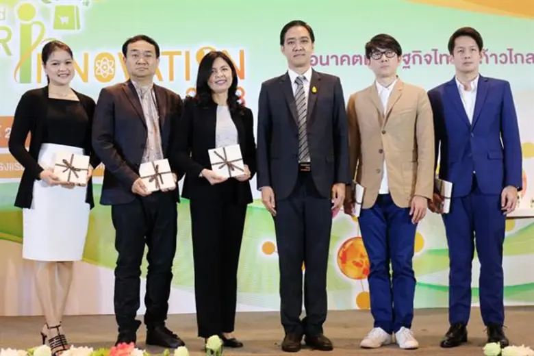 กีรติ รัชโน (คนที่ 4 จากซ้าย) รองอธิบดีกร...