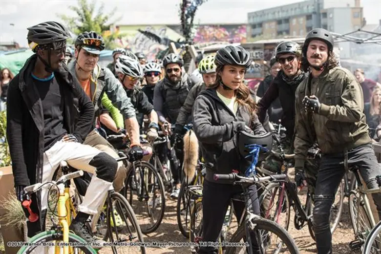 Movie Guide: 3 คลิป TV Spot ล่าสุดจาก Tomb Raider ตำนานของเธอกำลังจะเริ่มขึ้น