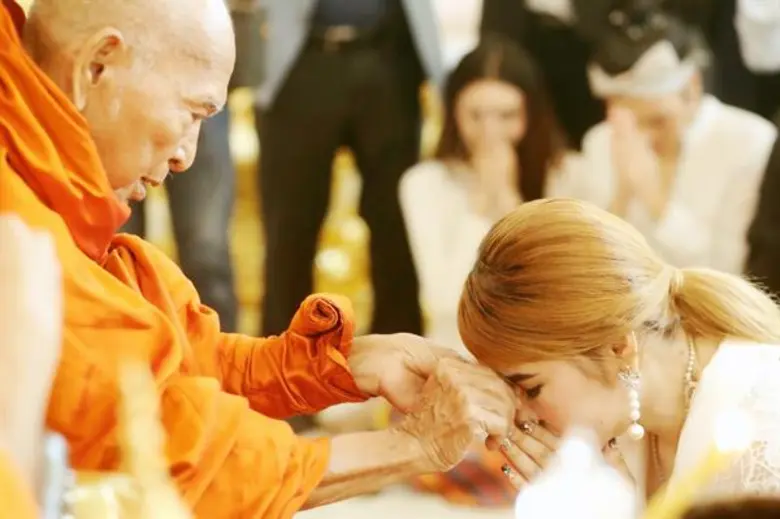 เพราะสั่งสมบุญมาเยอะ และเรียกได้ว่าเป็นบุ...