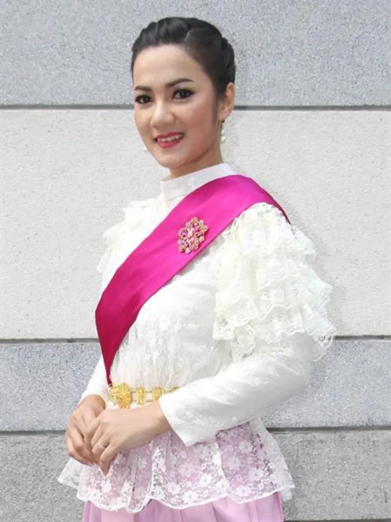 นึกว่าตาฝาด เมื่อเห็นศิลปินสาวใต้สไตล์เท่...