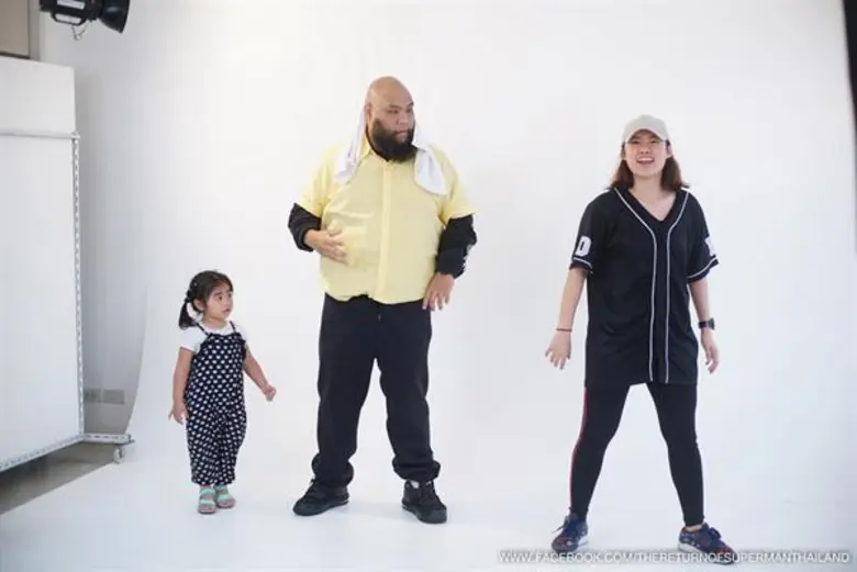 ซูเปอร์แมน… วิล ยู แมรี่ มี!!!คุณพ่อ “กอล์ฟ ฟักกลิ้งฮีโร่” เหงื่อท่วม ออกสเต็ปเคป๊อบ