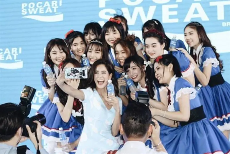 “ก้อย รัชวิน” ชีวิตสุดปัง!! “ลัคกี้อินเลิฟ&เกม” คว้าพรีเซนเตอร์เครื่องดื่ม “โพคารี่สเวท”