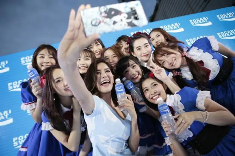 “ก้อย รัชวิน” ชีวิตสุดปัง!! “ลัคกี้อินเลิฟ&เกม” คว้าพรีเซนเตอร์เครื่องดื่ม “โพคารี่สเวท”