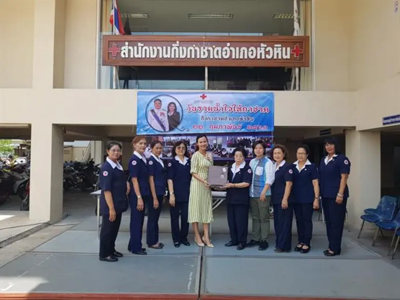 นางสาวลภัสรดา เกิดสุข (ที่ 5 จากซ้าย) ผู้...