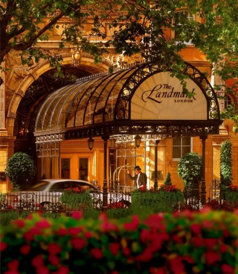 โรงแรมไทยคว้ารางวัล 1 ใน 100 องค์กรดีเด่นของอังกฤษ