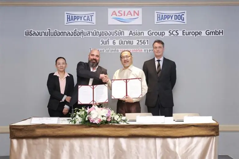 คุณสมศักดิ์ อมรรัตนชัยกุล (ที่ 2 ขวา) ประ...