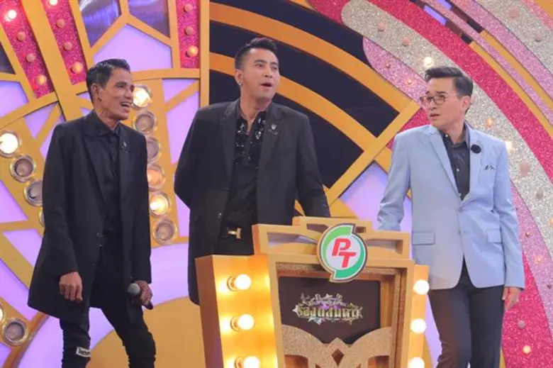 เมื่อ "บอล เชิญยิ้ม ,โรเบิร์ต สายควัน" ปะ...