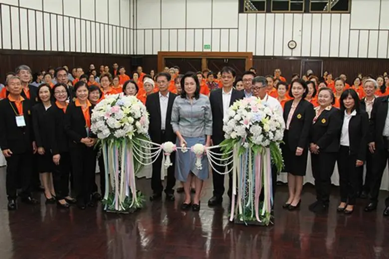 นางสาวดาวน้อย สุทธินิภาพันธ์ ผู้อำนวยการย...