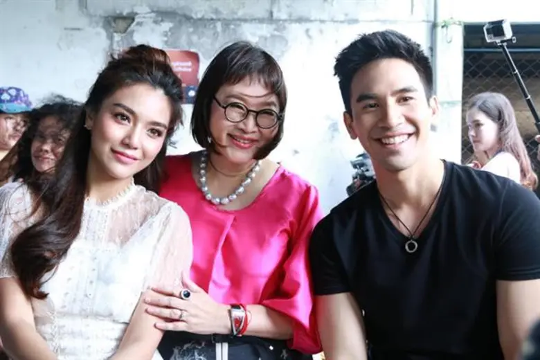 “คุณพี่หมื่น” ควงคู่ “แม่หญิงจันทร์วาด” เชิญชวนออเจ้าชาวพระนครทำบุญร่วมชาติ และเพลิดเพลินไปกับบรรยากาศช้อป ชิม ชิล ณ ตลาดนัดดาราช่อง 3