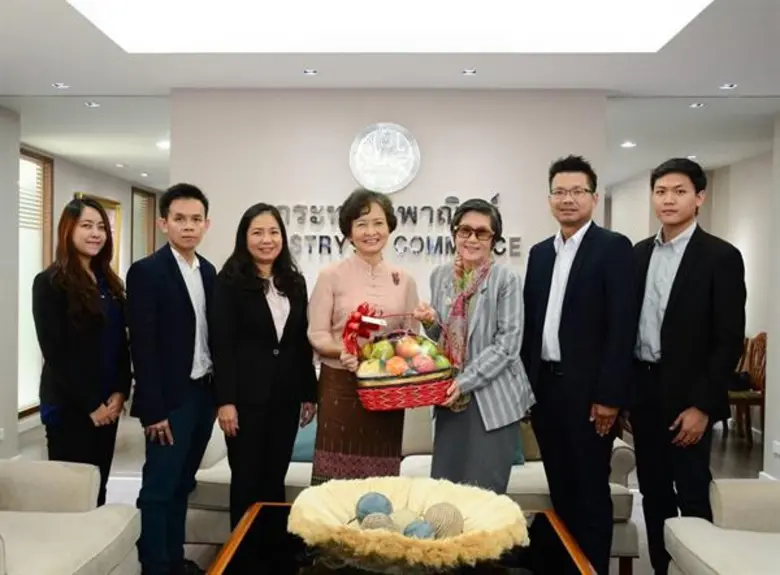 อัชณา ลิมป์ไพฑูรย์ (ที่ 3 จากขวา) และ อนุ...