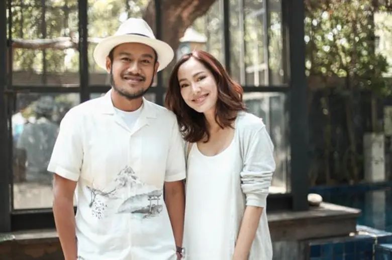 ''สิงโต นำโชค" คว้านักแสดงสาวตัวแม่ ''จอย รินลณี" ร่วมถ่ายทอดชีวิตรักจากประสบการณ์จริงใน MV "อย่าร้องไห้"