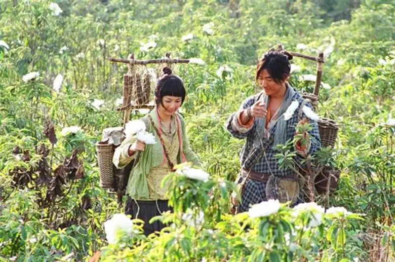 ภาพยนตร์แดนมังกรสุดฮา เมื่อความรักต้องแลกมากับกลิ่นกาย ช่อง 13 นำ “ ELIXIR OF LOVE นางฟ้าซ่อนกลิ่นกับยาหมอเทวดา ” ลงจอ