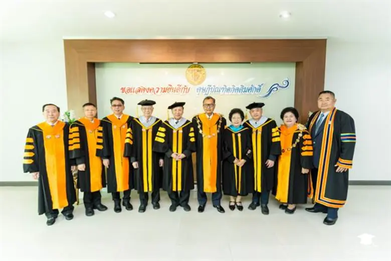 นายปรีชา อรรถวิภัชน์ นายกสภามหาวิทยาลัยเจ...