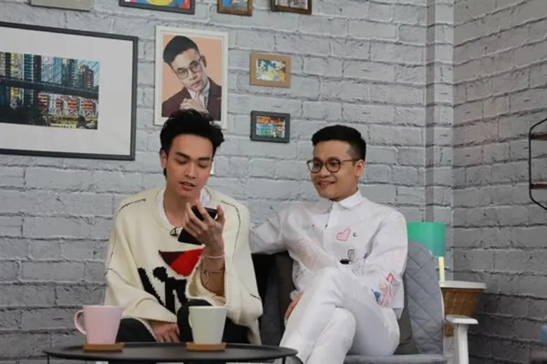 ทีวีไกด์: รายการ “Loukgolf's English Room” แขกรับเชิญ โอบ-โอบนิธิ วิวรรธนวรางค์ ออกอากาศ วันอาทิตย์ที่ 11 มีนาคม 61