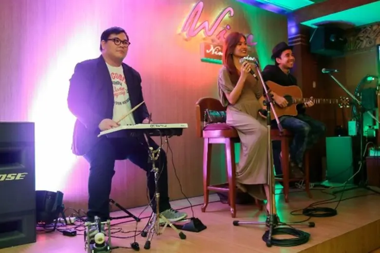 ห้องไวน์ไนน์ตี้ไนน์ โรงแรม ดิ เอมเมอรัลด์...