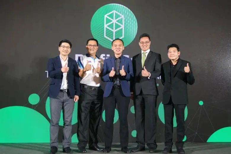 ดร.พงศ์ธร ธาราไชย (กลาง) ประธานกรรมการบริ...