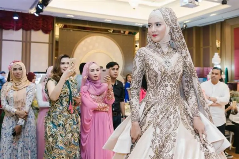 โรงแรม อัล มีรอซ จัดกิจกรรม “เวดดิ้ง แฟร์ เรด มี เลิฟ ยู”