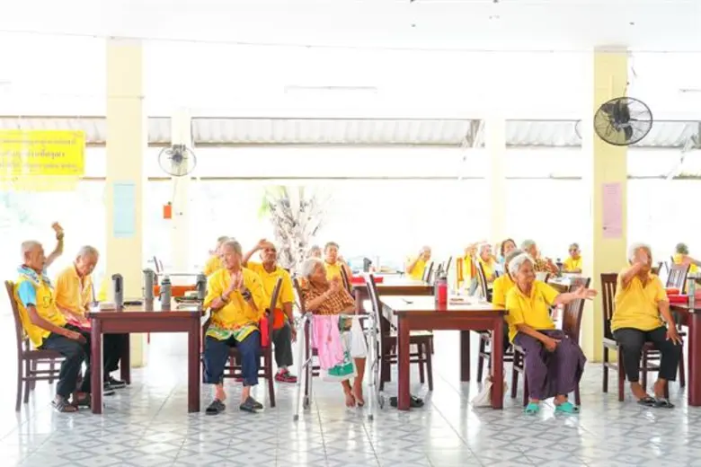 เคทีซี ซีเอสอาร์ คลับ มอบเสื้อผ้า ของใช้จำเป็นให้กับ ศูนย์พัฒนาการจัดสวัสดิการสังคมผู้สูงอายุ จังหวัดปทุมธานี