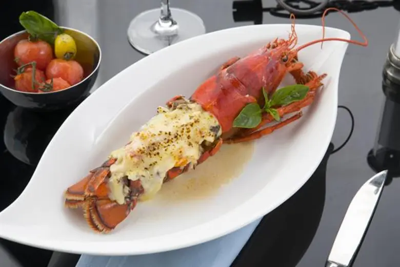 ลิ้มลองเมนูใหม่สไตล์โมเดิร์นเฟรนช์บิสโทร โดย เชฟคริสเตียน เวอเด็นเบิร์ก หัวหน้าพ่อครัวฝ่ายบริหาร ณ ห้องอาหารบลูสกายบาร์แอนด์ไดนิ่ง โรงแรมเซ็นทาราแกรนด์ เซ็นทรัลพลาซา ลาดพร้าว กรุงเทพฯ