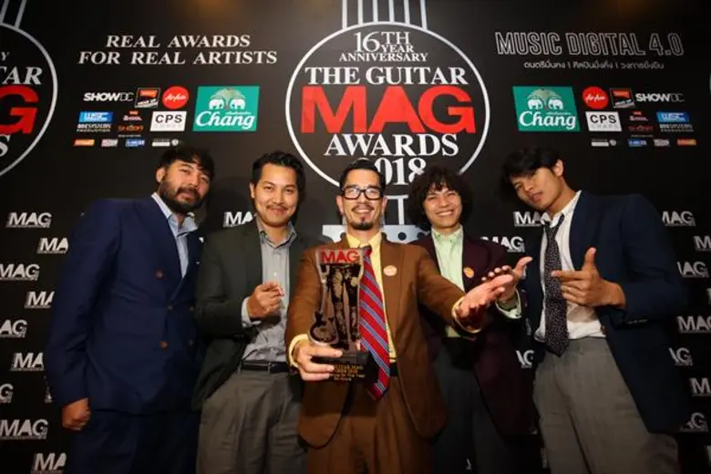 BNK 48 พา “คุกกี้เสี่ยงทาย” คว้ารางวัลเพลงฮิตแห่งปี ในงาน “เดอะ กีตาร์ แม็ก อวอร์ด 2018 เรียล อวอร์ด ฟอร์ เรียล อาร์ทิส”