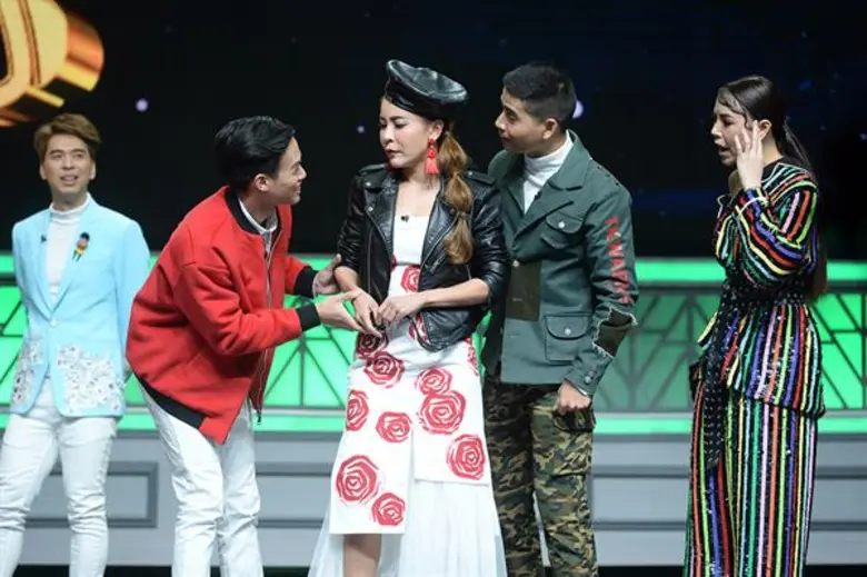 ทีวีไกด์: รายการ “เฮ มัน โชว์ GOLDEN TAMBOURINE (โกลเด้น แทมโบรีน) องค์แม่ลง ก็ไม่แคร์อะไรแล้ว “รัศมีแข – หยก – น้ำหวาน – ปอ” เกรี้ยวกราดสุด ทำโชว์แข่ง “ซานิ – เอกกี้ – เป็กกี้ -ฟรอยด์”  จนไม่เหลือพื้นที่ในสังคม