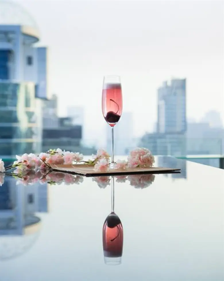 อัพ แอนด์ อะบัฟ บาร์ แนะนำเครื่องดื่มต้อนรับเทศกาลดอกซากุระบาน