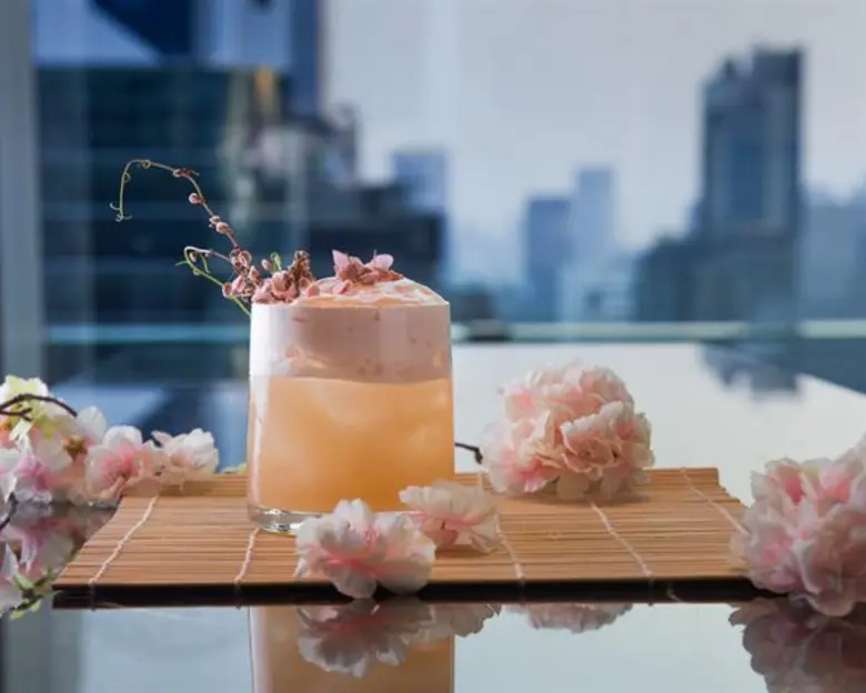 อัพ แอนด์ อะบัฟ บาร์ แนะนำเครื่องดื่มต้อนรับเทศกาลดอกซากุระบาน