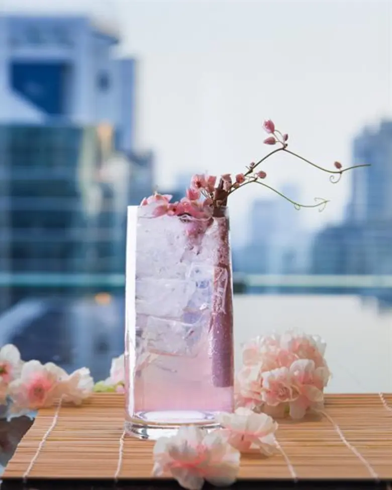 อัพ แอนด์ อะบัฟ บาร์ แนะนำเครื่องดื่มต้อนรับเทศกาลดอกซากุระบาน