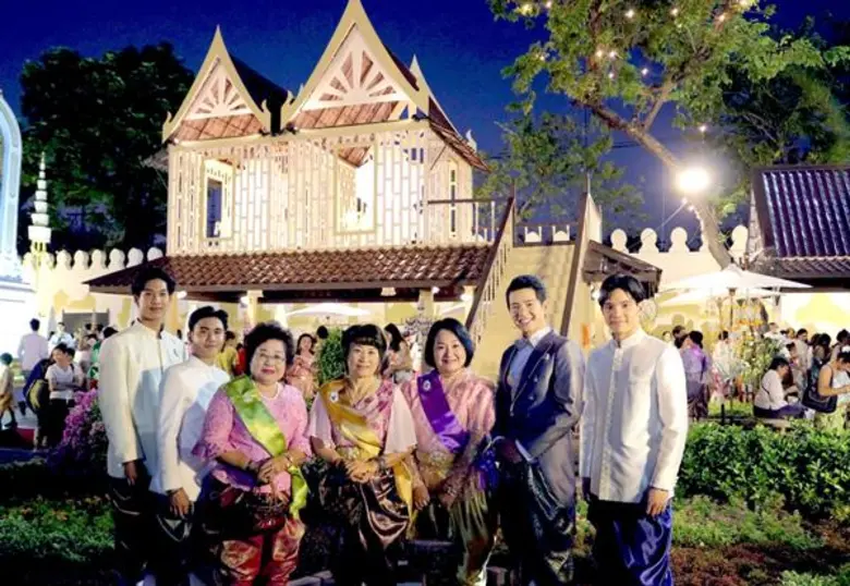 ประมวลภาพความประทับใจศิลปินแกรมมี่จิตอาสา ร่วมกิจกรรมงาน “อุ่นไอรัก คลายความหนาว”