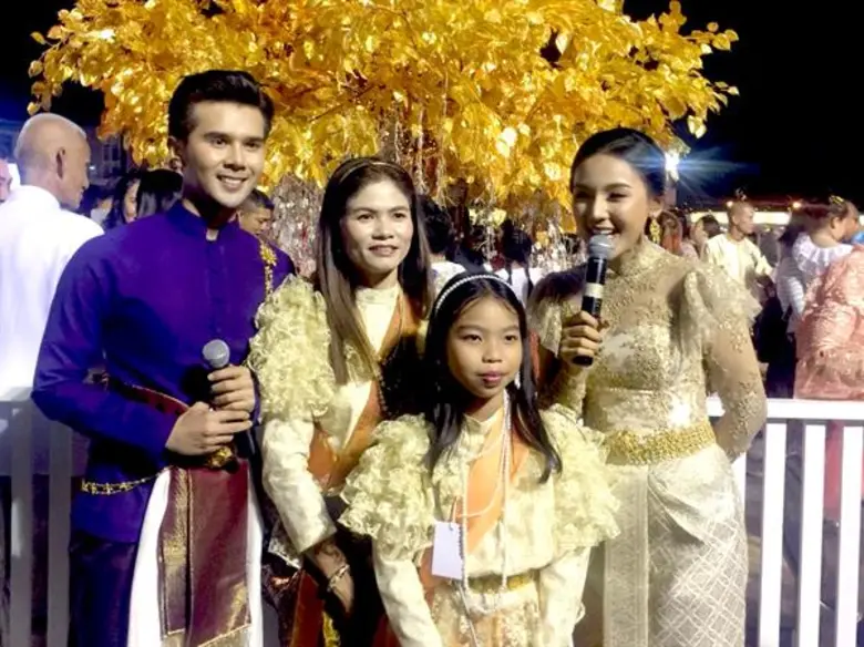 ประมวลภาพความประทับใจศิลปินแกรมมี่จิตอาสา ร่วมกิจกรรมงาน “อุ่นไอรัก คลายความหนาว”