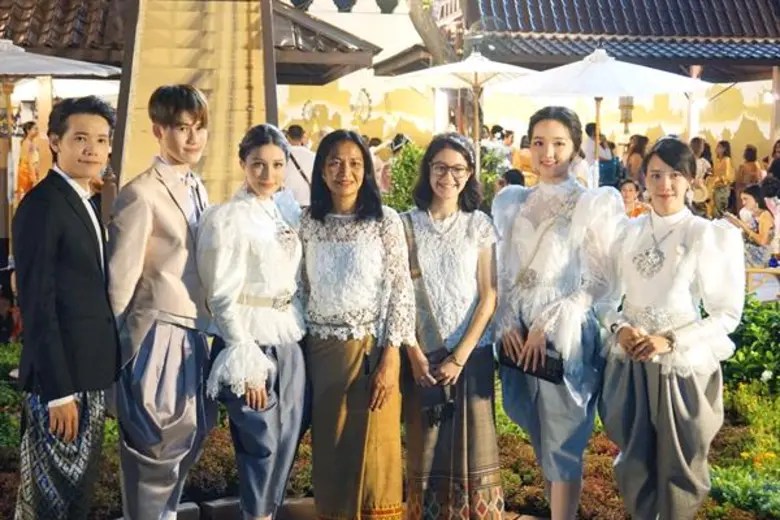 ประมวลภาพความประทับใจศิลปินแกรมมี่จิตอาสา ร่วมกิจกรรมงาน “อุ่นไอรัก คลายความหนาว”