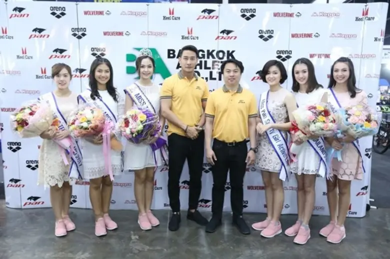 ผ่านพ้นไปแล้วสำหรับกิจกรรมที่บูธ ชุดว่ายน...