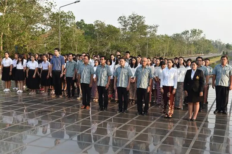 ม.อ.ตรัง จัดพิธีตักบาตร วางพานพุ่ม และอีกหลายกิจกรรม ฉลองครบรอบ 50 ปี มหาวิทยาลัยสงขลานครินทร์