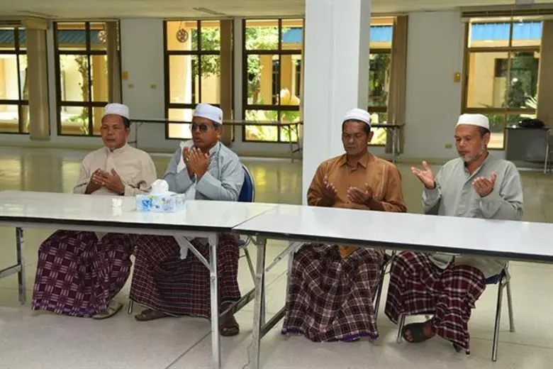 ม.อ.ตรัง จัดพิธีตักบาตร วางพานพุ่ม และอีกหลายกิจกรรม ฉลองครบรอบ 50 ปี มหาวิทยาลัยสงขลานครินทร์