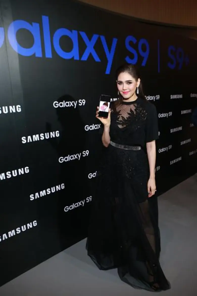 ซัมซุง ดึง 'ชมพู่ อารยา’ เปิดตัวสมาร์ทโฟนรุ่น “กาแลคซี่ เอส 9 และเอส 9 พลัส”สวยสะกดตาทุกช็อต ให้คุณสร้างสติ๊กเกอร์ของตัวเองไม่เหมือนใครแบบ 3 มิติ !
