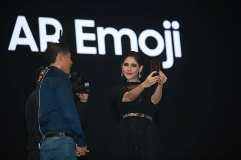 ซัมซุง ดึง 'ชมพู่ อารยา’ เปิดตัวสมาร์ทโฟนรุ่น “กาแลคซี่ เอส 9 และเอส 9 พลัส”สวยสะกดตาทุกช็อต ให้คุณสร้างสติ๊กเกอร์ของตัวเองไม่เหมือนใครแบบ 3 มิติ !